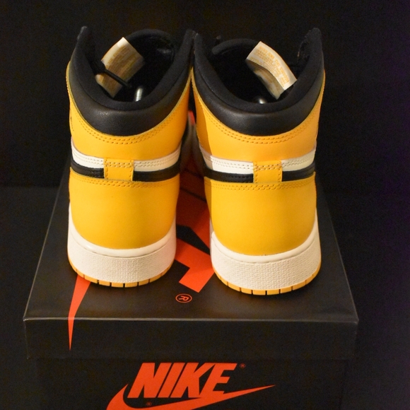 Air Jordan 1 "Taxi" - Picture 4 of 7